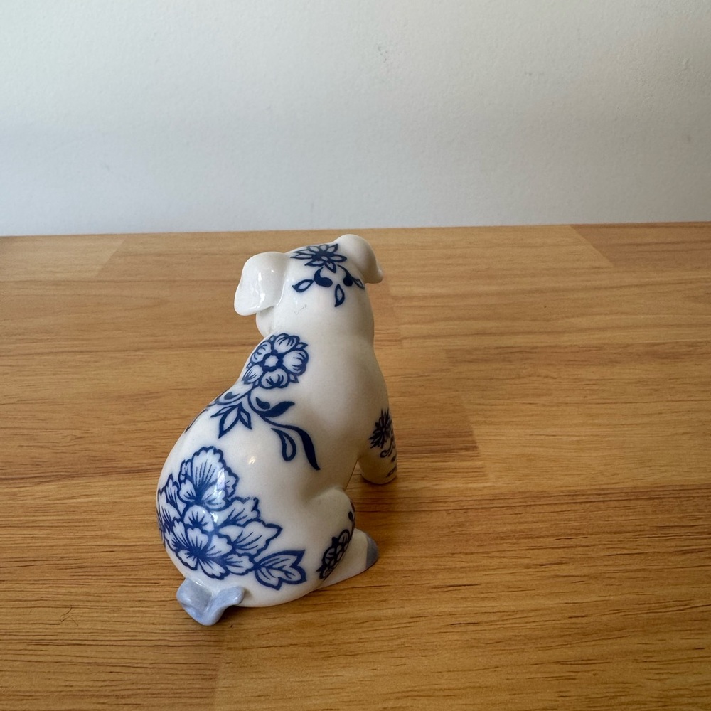 Blue and White Porcelain Delfware Pig Figurine - Picture 4 of 9